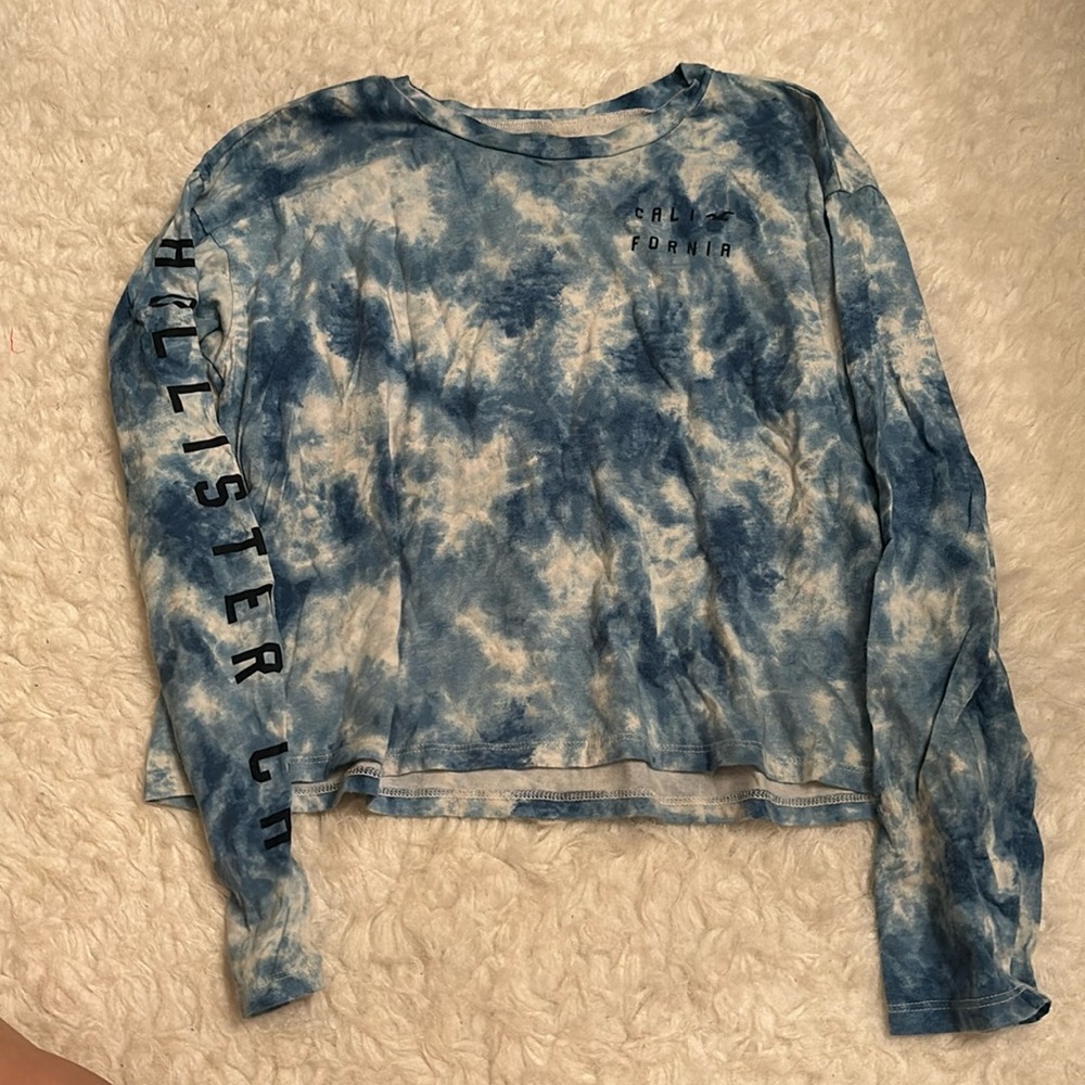 hollister’s cropped long sleeve